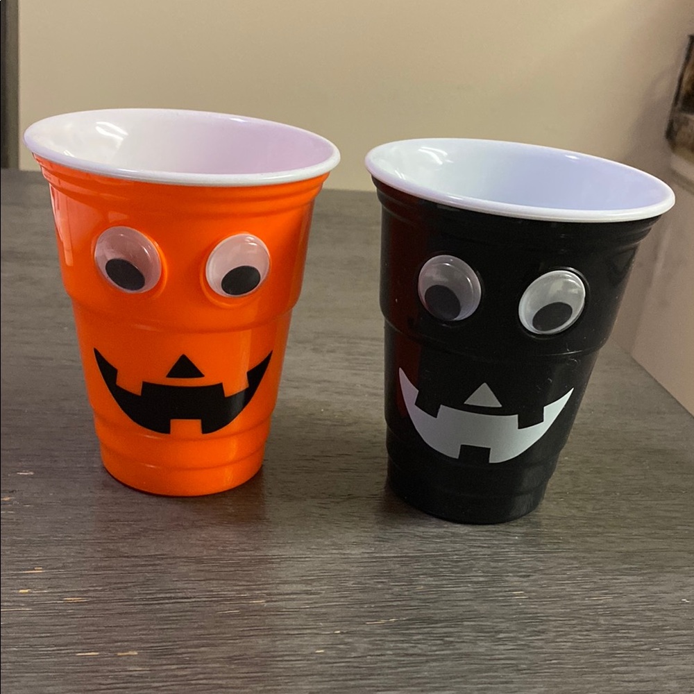 Googly eye plastic cups - Orange and Black Set